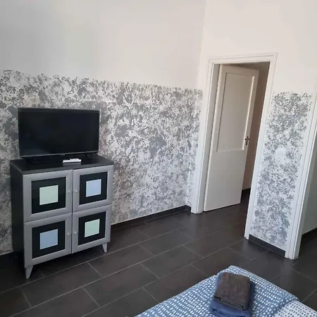 Apartament With Pool In 51304